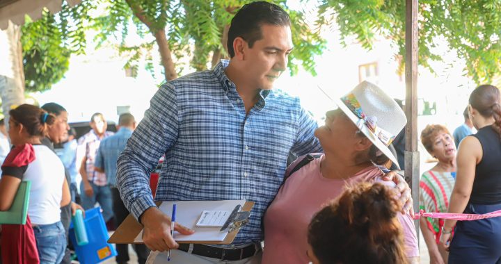 Héctor Santana encabezó la Audiencia Ciudadana no. 39 en Valle de Banderas.
