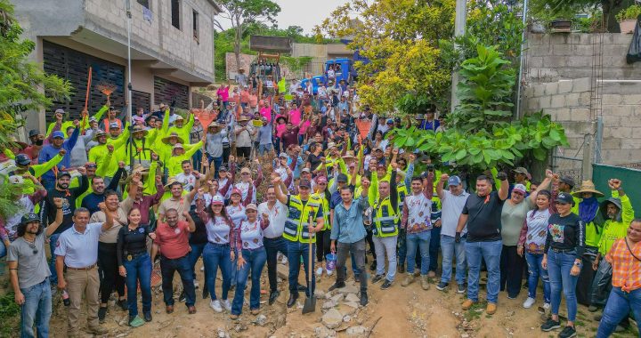 En un esfuerzo colectivo por la limpieza, la salud y el bienestar de las familias ; Héctor Santana encabeza jornada del “Limpiatón” en Bucerías.