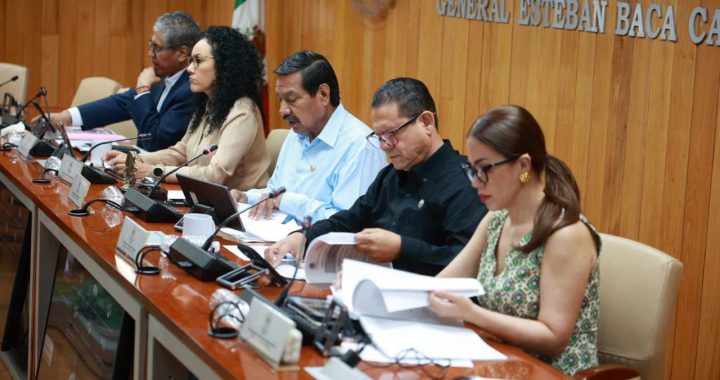 Elige Diputación Permanente integrantes de la Mesa Directiva .