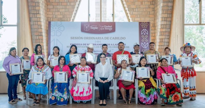 Geraldine entrega nombramientos oficiales a representantes de pueblos originarios .