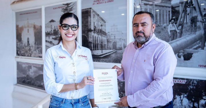 Geraldine Ponce presenta al nuevo director general del SIAPA Tepic .