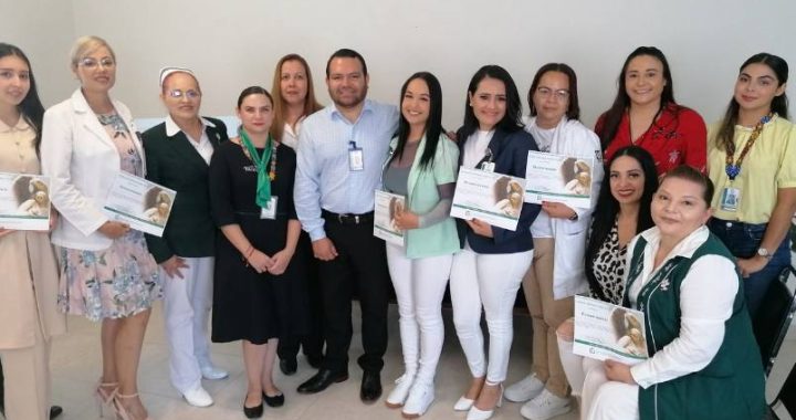Reconocen derechohabientes desempeño de trabajadores de la Unidad de Medicina Familiar (UMF) No. 26 .