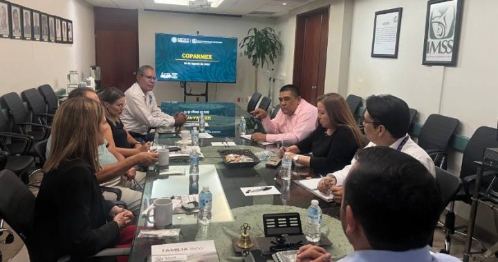 Sostienen titular del IMSS y la presidenta de COPARMEX productiva reunión de trabajo.