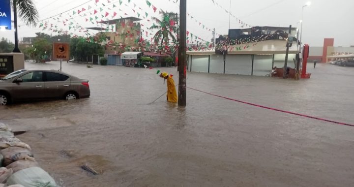 Fuerte lluvia deja incidentes y afectaciones en Bahía de Banderas.