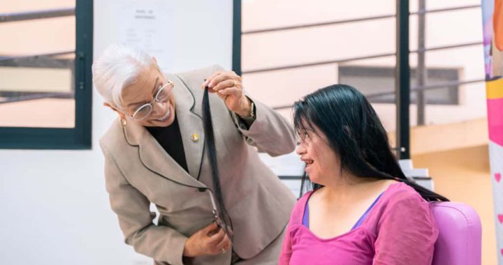 Impulsa Beatriz Estrada la campaña de donación de cabello, un acto de esperanza y solidaridad.