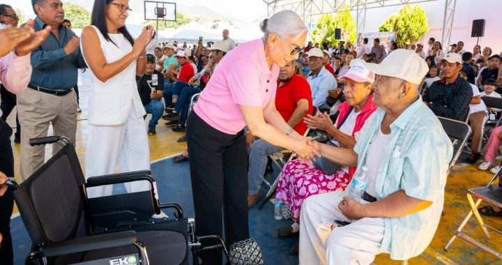 Beatriz Estrada refrenda en Jala la cercanía del Corazón de Nayarit.