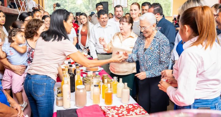 Beatriz Estrada impulsa educación, salud e inclusión en Ahuacatlán.
