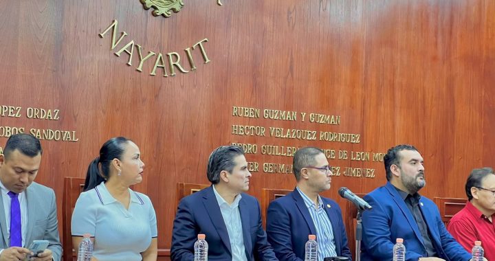 Senador Pavel Jarero toma protesta al Foro de Abogados Litigantes de Nayarit, A.C.