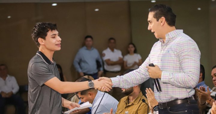 Héctor Santana reafirma compromiso con el pueblo de Bahía de Banderas en su Rendición de Cuentas Semanal.