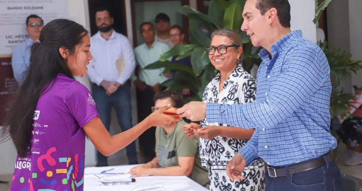 Con becas para sus hijos ; Héctor Santana respalda a trabajadores sindicalizados del SUTSEM.