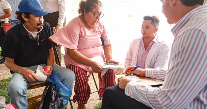Héctor Santana anuncia obras durante audiencia ciudadana número 45 en Sayulita.