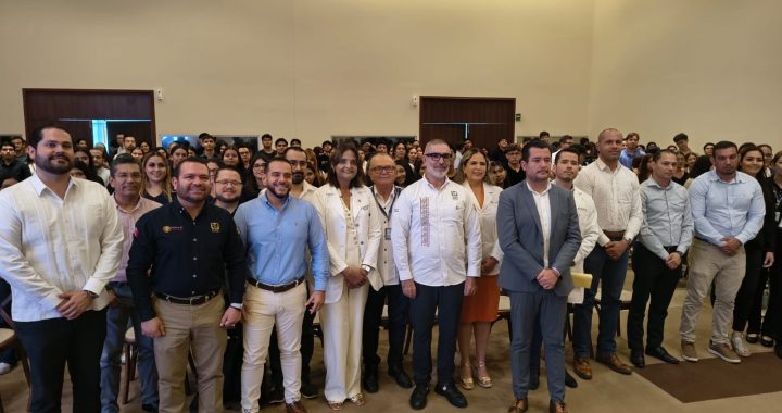 Participa titular del IMSS Nayarit en apertura de carrera médica.