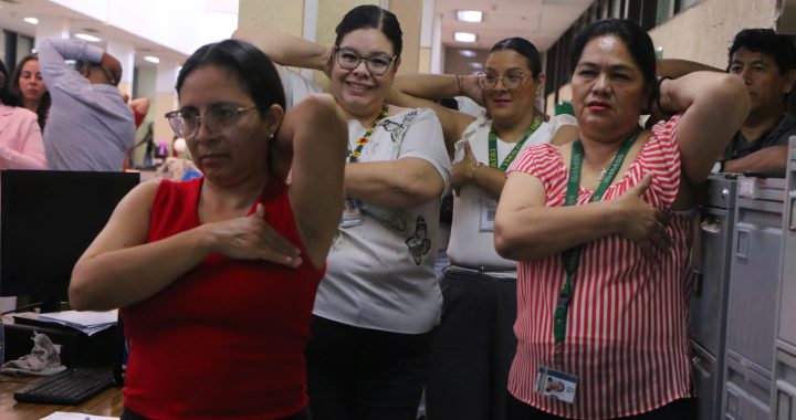 Participa IMSS Nayarit en Récord de Capacitación de Autoexploración Mamaria 2025 .