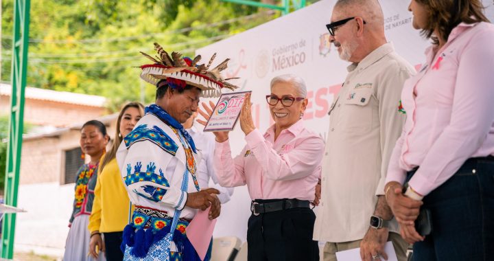 Beatriz Estrada lleva salud y esperanza a comunidades de Del Nayar.