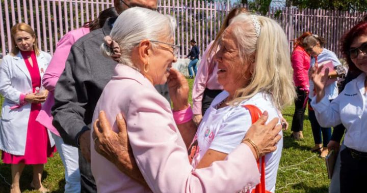 Beatriz Estrada y Miguel Ángel Navarro reafirman apoyo a mujeres en la lucha contra el cáncer de mama.
