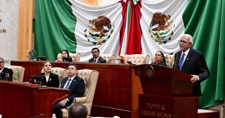 El gobernador de Nayarit atestigua la toma de protesta de nuevas magistradas, magistrados y jueces del Poder Judicial.