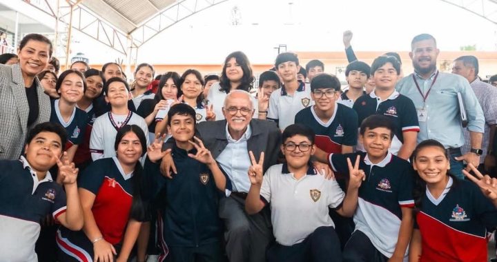 Inician trabajos de demolición en la Secundaria “Esteban Baca Calderón”, durante más de 70 años no había sido renovada.