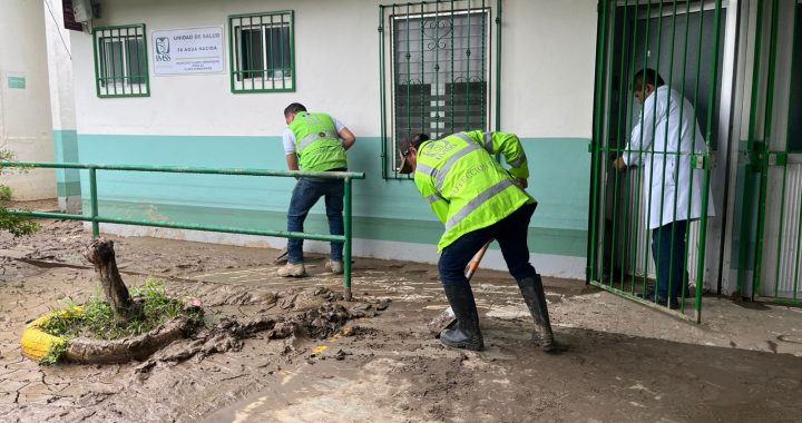 El IMSS refuerza acciones para garantizar la atención médicaen estados afectados por tormenta tropical Raymond.