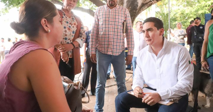 Para escuchar y resolver directamente las necesidades del pueblo ; Héctor Santana encabeza Audiencia Ciudadana en La Cruz de Huanacaxtle.