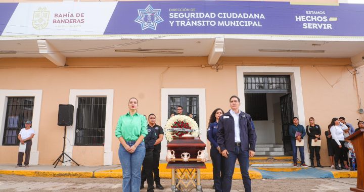 Gobierno de Bahía de Banderas rinde homenaje póstumo al elemento José Antonio González Alvarado.