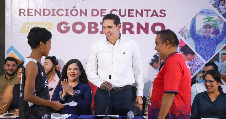 Héctor Santana destaca obras, educación y apoyo social en su más reciente Rendición de Cuentas.