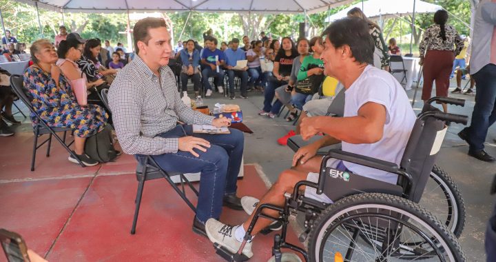 Héctor Santana encabezó la Audiencia Ciudadana número 54 en Palma Real .
