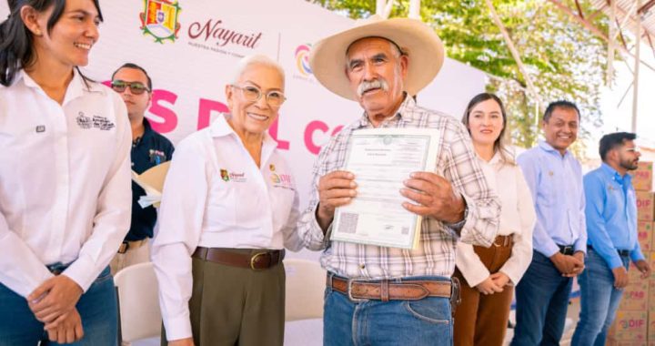 Beatriz Estrada lleva justicia social y salud a los hogares de Amatlán de Cañas .