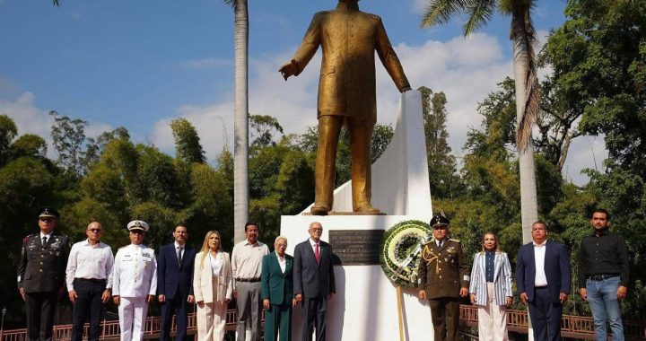 Gobierno de Nayarit honra al general Esteban Baca Calderón en la conmemoración del 115 aniversario de la Revolución Mexicana .