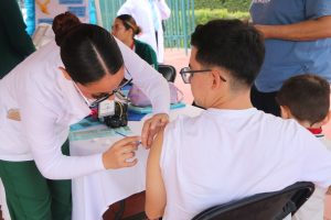 Impulsa IMSS Nayarit acciones preventivas a través de Feria de la Salud dirigida a hombres .