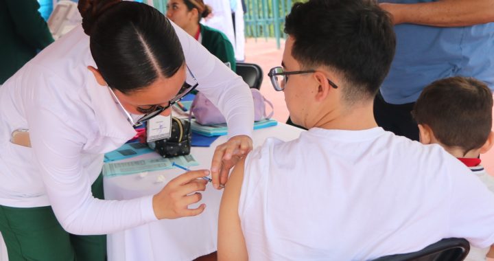 Impulsa IMSS Nayarit acciones preventivas a través de Feria de la Salud dirigida a hombres .