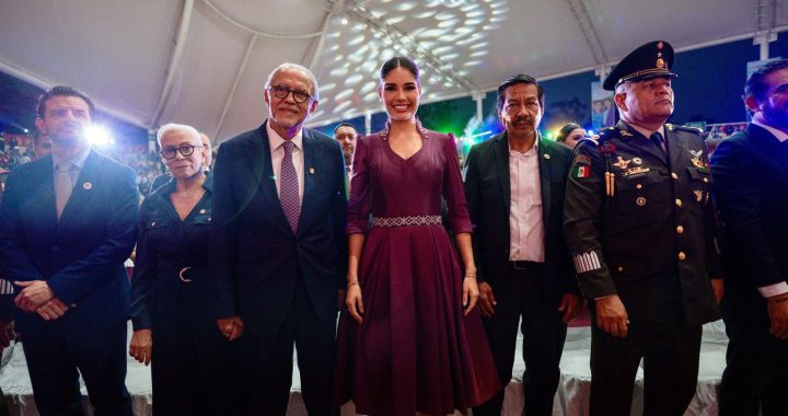 Ante miles de tepicenses ; Geraldine comparte resultados de cuatro años de transformación.