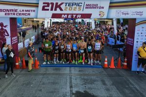Increíble energía se vivió en el Medio Maratón 21K Tepic 2025 .