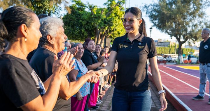 Cumple Geraldine Ponce, entrega cancha y parque renovado en la colonia Comerciantes .