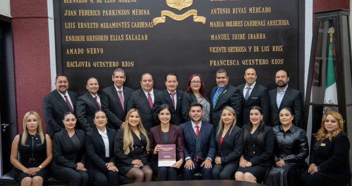 Geraldine Ponce cumple al entregar su Informe de Gobierno .