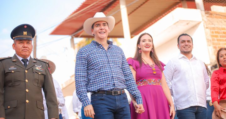 Con acto cívico y desfile, encabeza Héctor Santana el 115 aniversario de la Revolución Mexicana .