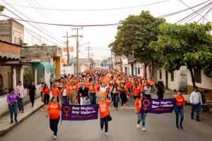 Bahía de Banderas conmemoró el 25N con una marcha histórica y la develación de la escultura, “La Mujer de la Justicia”.