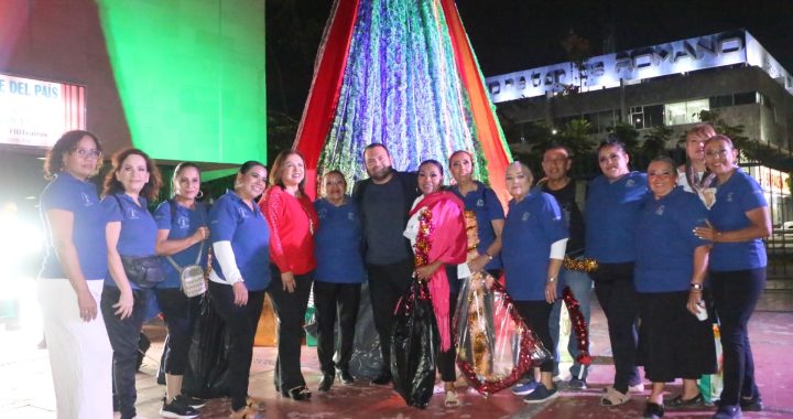 Enciende IMSS Nayarit árbol navideño con mensaje de unión y bienestar familiar .
