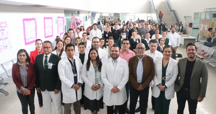 Preside titular del IMSS Nayarit asamblea informativa con 74 médicas y médicos residentes .
