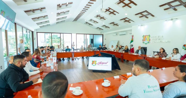 NAVARRO QUINTERO SE REUNE CON EL SECTOR AMBIENTALISTA .