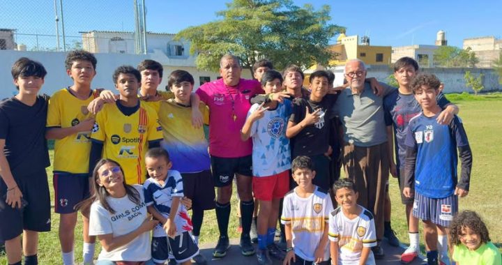 Gobierno de Nayarit refrenda apoyo al deporte juvenil en la colonia Tierra y Libertad .