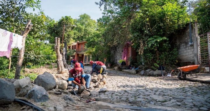 Trabaja gobierno de Geraldine en preparativos del camino a El Pichón .