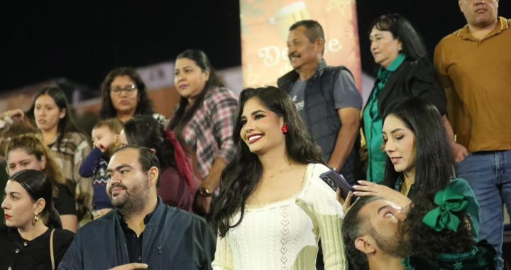 Histórico ; miles de familias asisten al Desfile de las Sonrisas organizado por Geraldine Ponce .