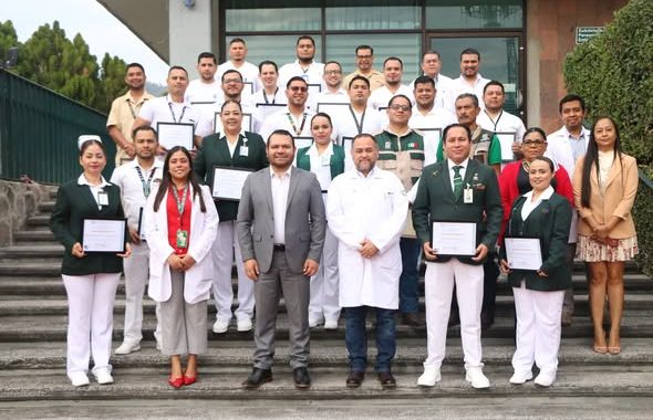 Entrega IMSS Nayarit reconocimientos a brigadistas que acudieron en apoyo a Veracruz .