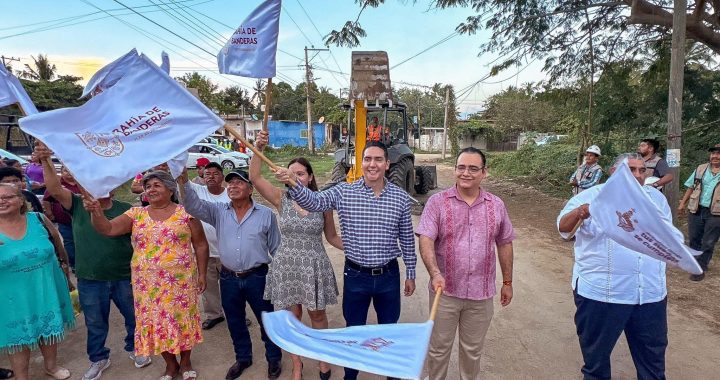 Héctor Santana da arranque de obra en la calle Josefa Ortiz de Domínguez en Mezcalitos .