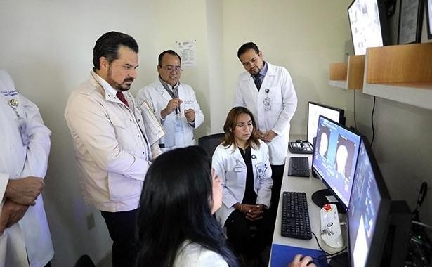 Zoé Robledo inaugura tecnología Cyberknife del IMSS para tratamiento del cáncer, única en su tipo en el país .