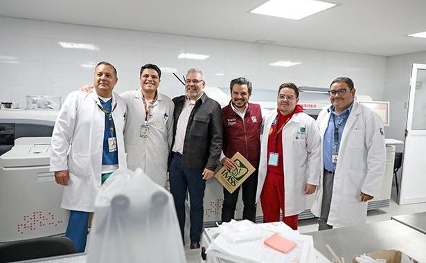 Zoé Robledo y Alfredo Ramírez Bedolla supervisan fortalecimiento del nuevo Hospital del IMSS en Uruapan como parte del Plan Michoacán.