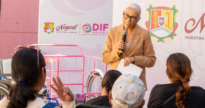 Beatriz Estrada brinda inclusión y bienestar con la entrega de aparatos de movilidad y triciclos de carga.