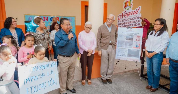 Gobernador de Nayarit entrega obras de mejoramiento en escuela primaria de Jala.