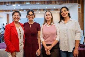 Geraldine se reúne con mujeres empresarias de Nayarit.