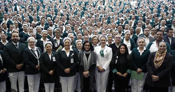 IMSS fortalece la enfermería nacional con la graduación de mil 555 especialistas de 11 cursos postécnicos.